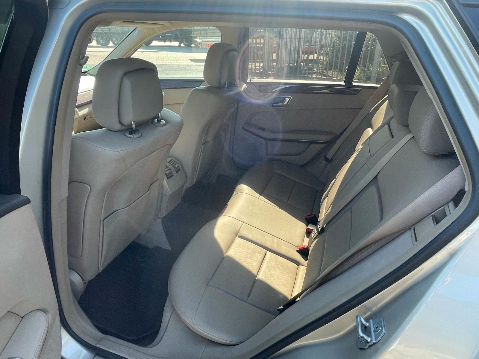 Mercedes-Benz E200 2012 — photo 17