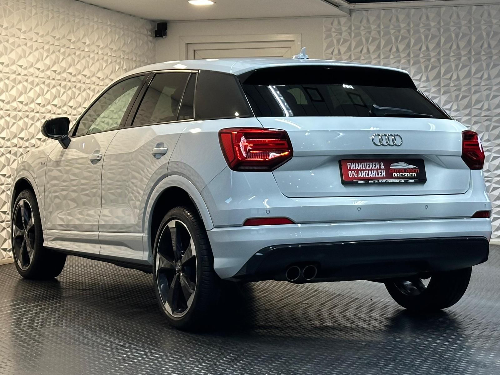 AUDI Q2 1.4TFSI S LINE CARBON* LED#SHZ#NAVI#TEMPO#PDC - Image 5