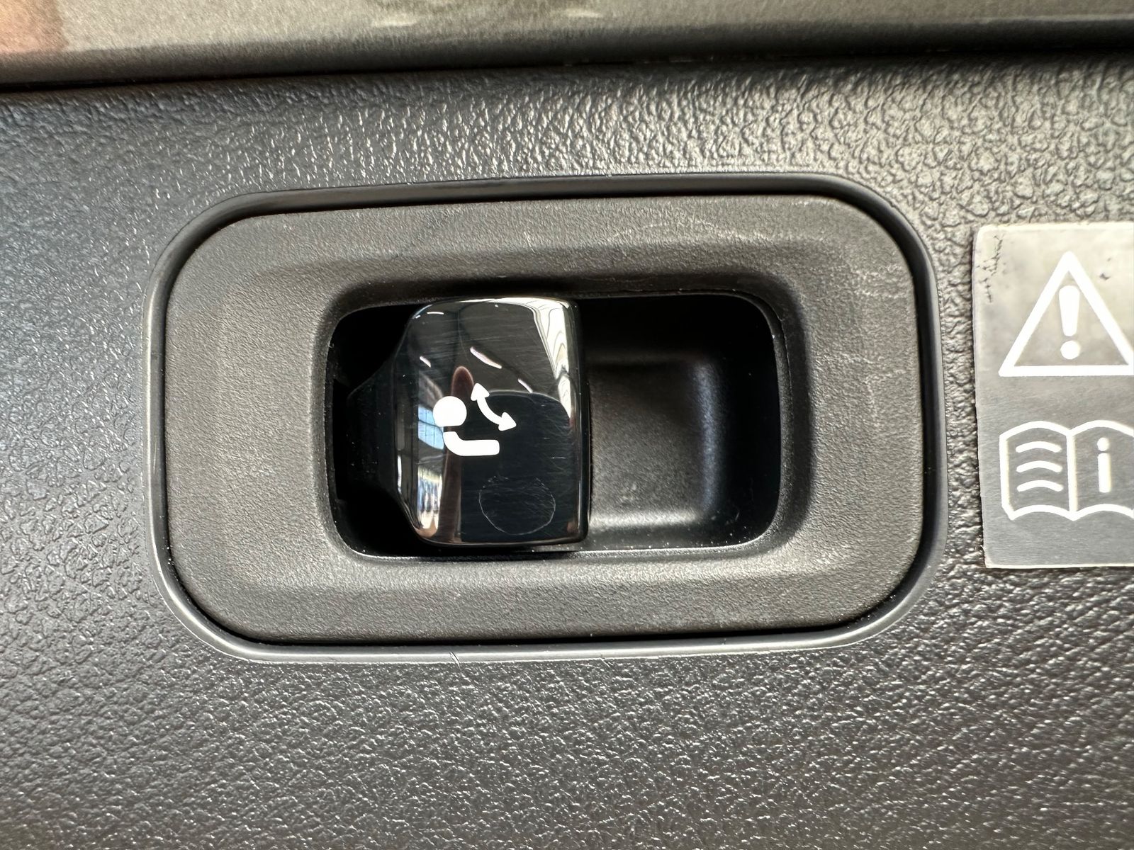 Fahrzeugabbildung Mercedes-Benz C 300 d T Avantgarde NAV+LED+AHK+DISTRONIC+18ZO