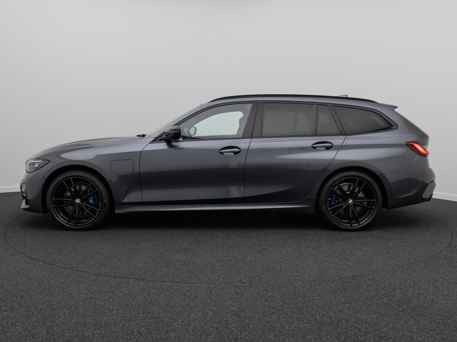 Fahrzeugabbildung BMW 330e M Sport Kamera Laser HUD DAB H/K AHK 19Zoll