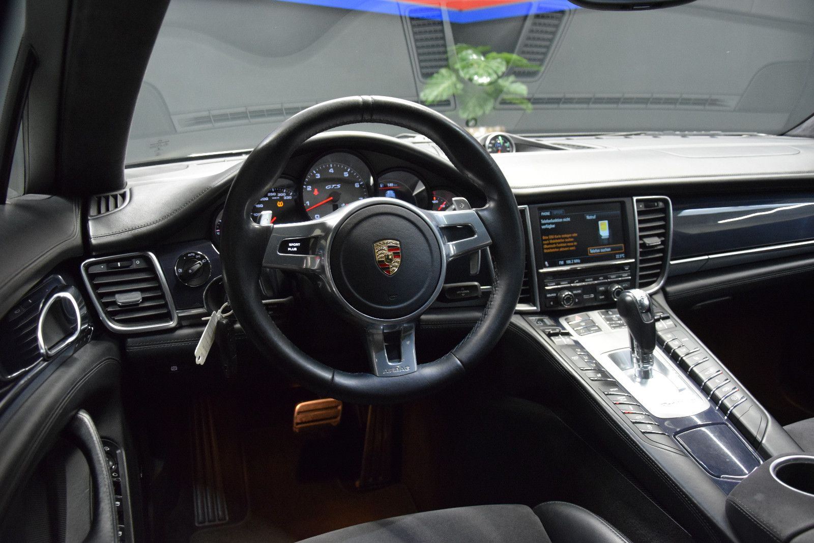 Fahrzeugabbildung Porsche Panamera GTS Bose Schiebedach PASM Sport Chrono