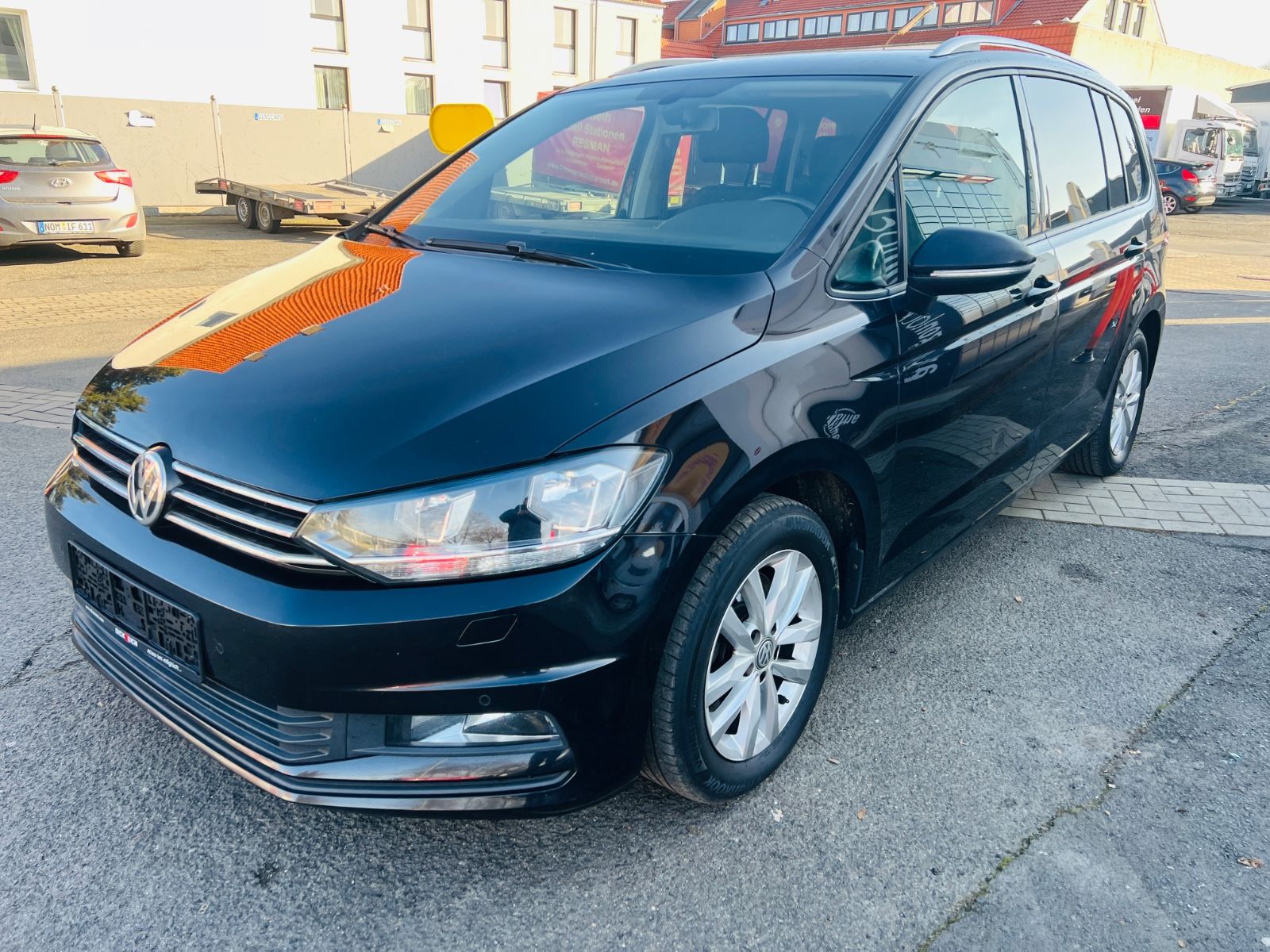 Volkswagen Touran - 1