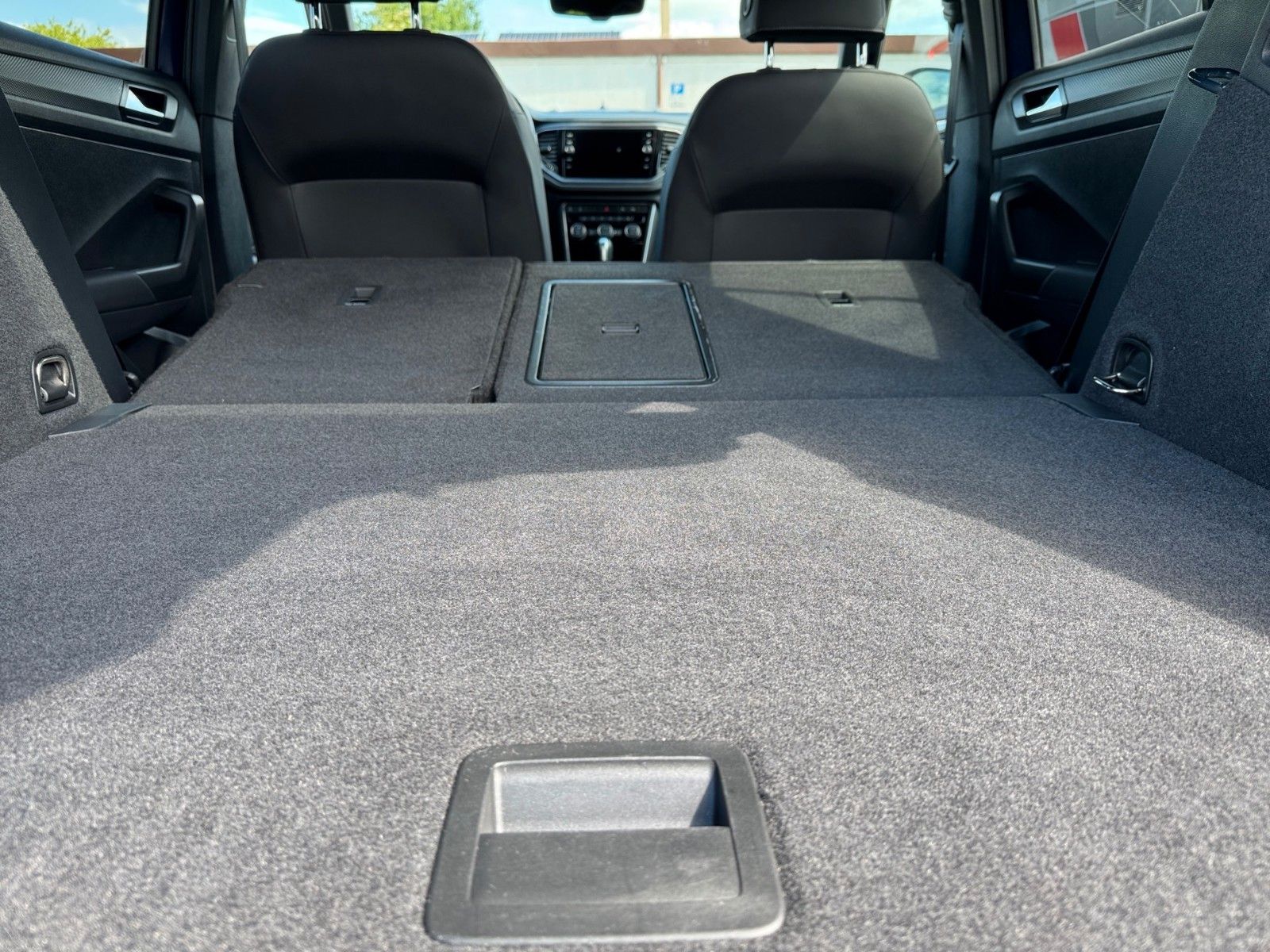 Fahrzeugabbildung Volkswagen T-Roc Sport R-Line 1.5 TSI
