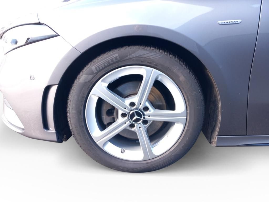 Fahrzeugabbildung Mercedes-Benz A 200 Kompaktlimousine AMG Line*Night Paket*LED