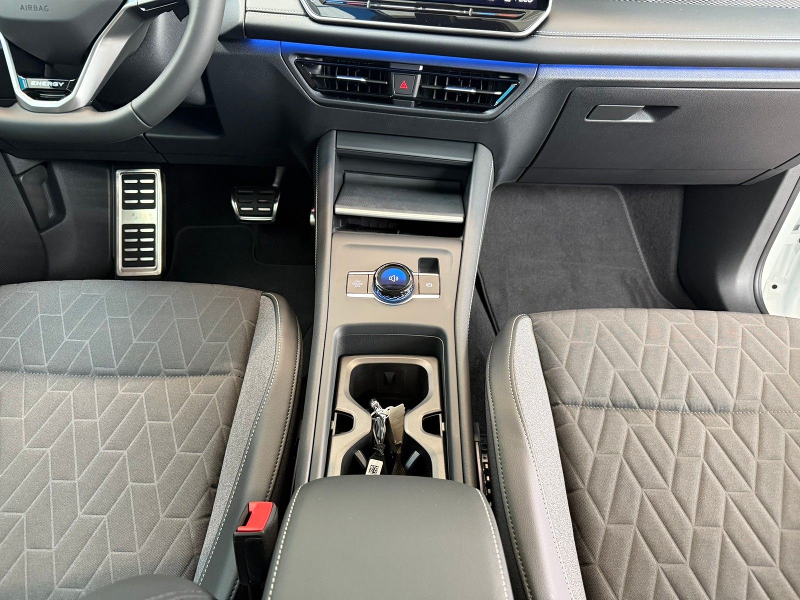 Fahrzeugabbildung Volkswagen Tiguan Energy 1,5 l eHybrid 6-Gang DSG +AHK+Navi