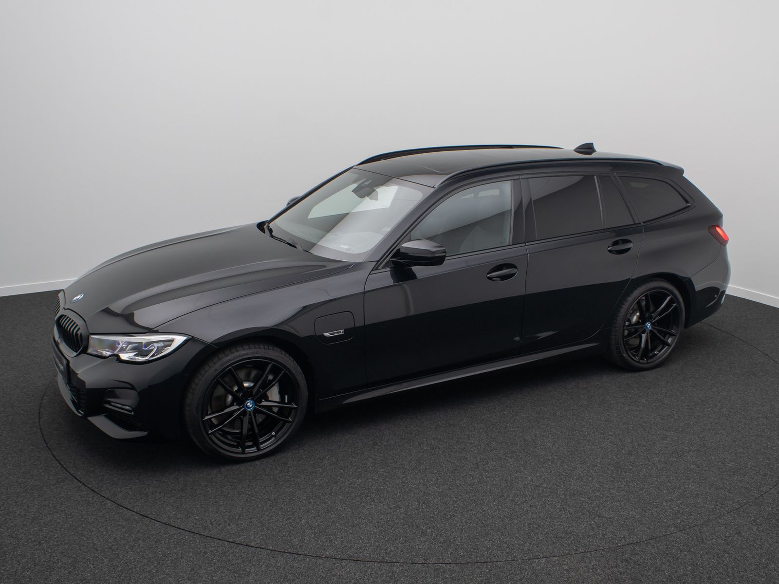 Fahrzeugabbildung BMW 330e M Sport DAB Laser HUD AHK Kamera Panorama