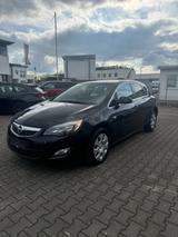 Opel Astra J Lim. 5-trg. Sport*PDC*SHZ*NAVI*SCHECKHEF - Opel Astra aus 2010: Sport