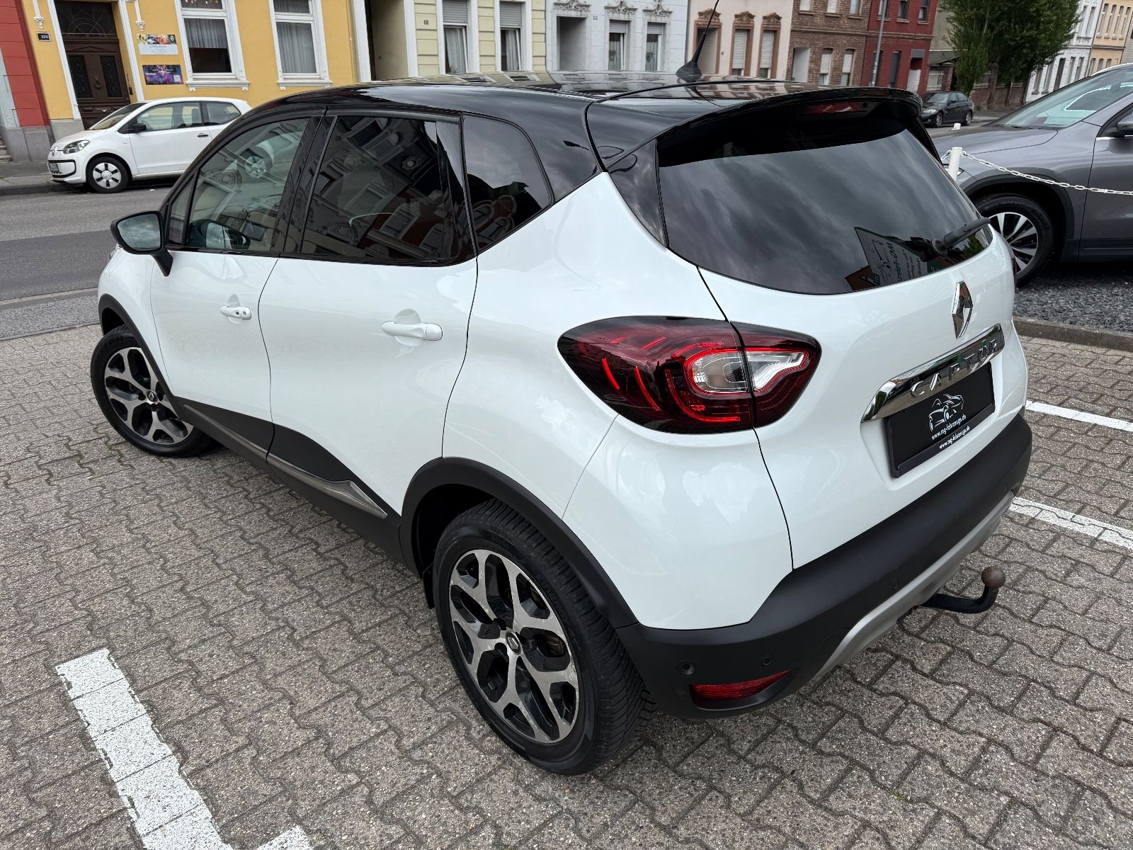 Fahrzeugabbildung Renault Captur Intens NAVI LED AHK TEMPOMAT KAMERA