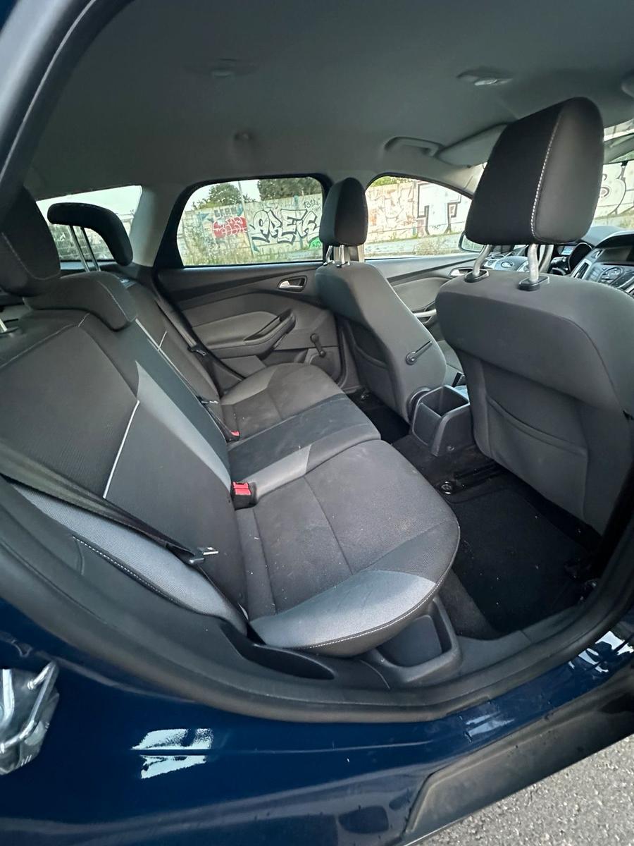 Ford Focus 2012 — photo 9