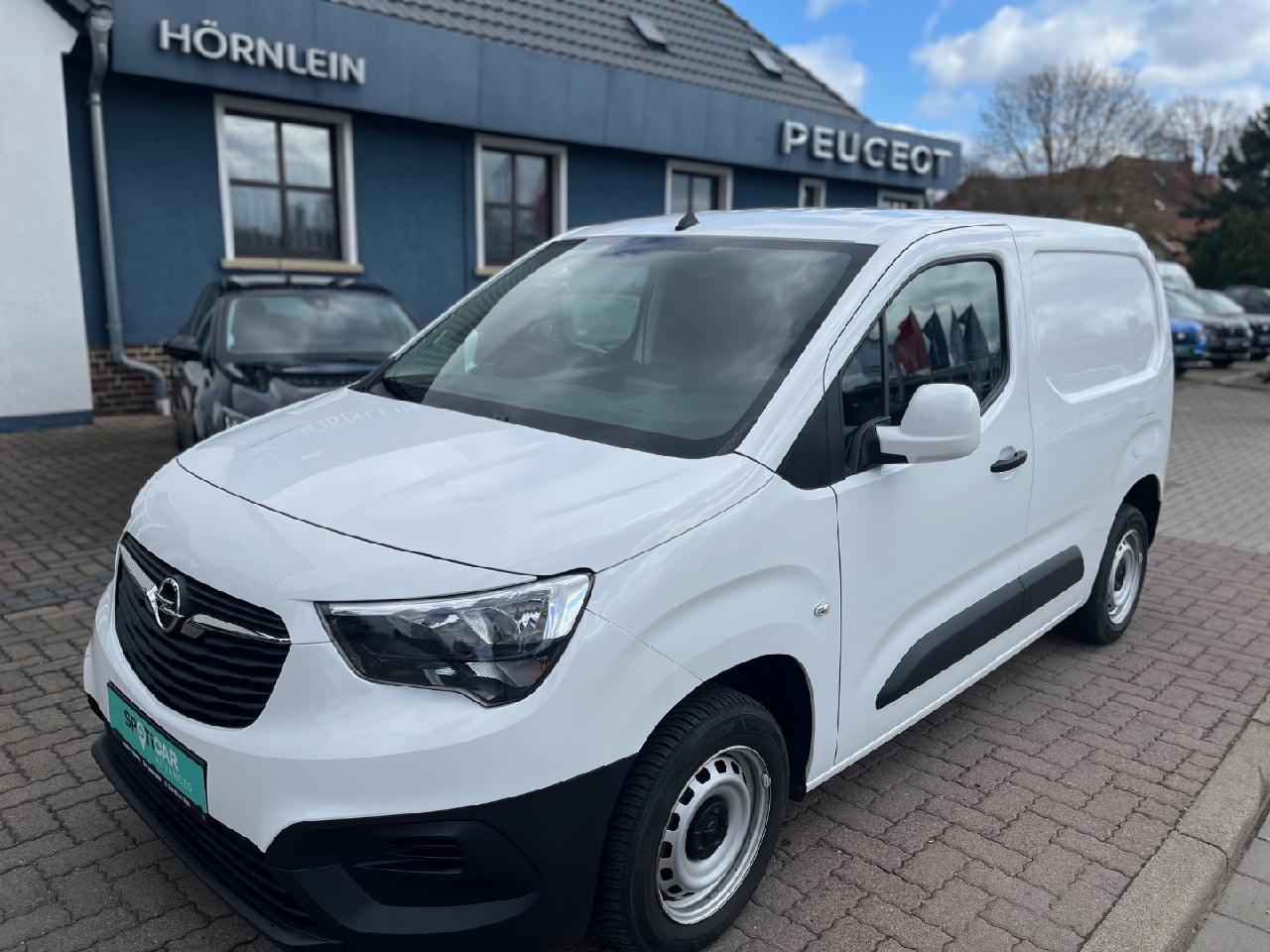 Opel Combo E Cargo Edition + Anhängekupplung + Radio