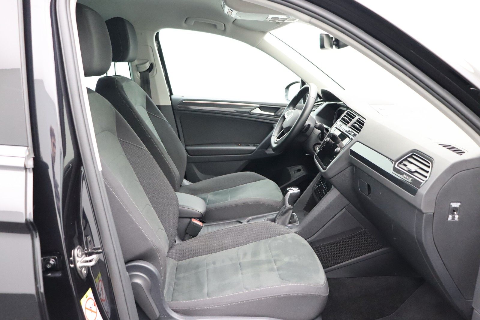 Fahrzeugabbildung Volkswagen Tiguan Elegance 2.0 ACC Matrix AHK