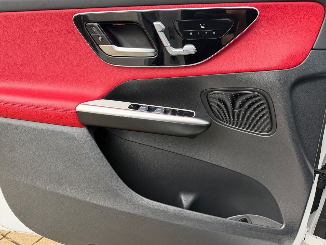 Fahrzeugabbildung Mercedes-Benz GLC 200 4M AMG+PANO+MEMORY+AMBIENTE+CARPLAY+TOTW
