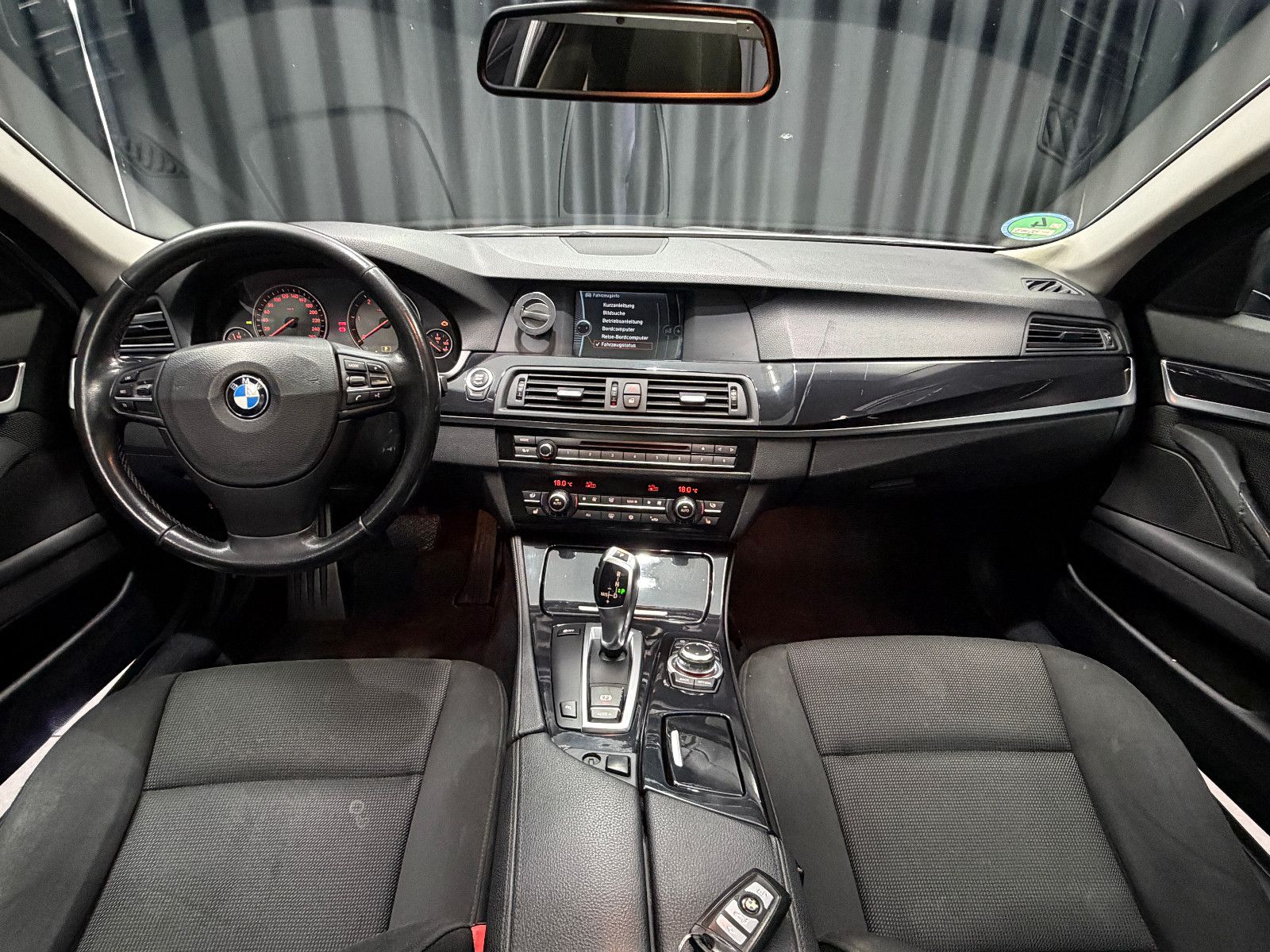 Fahrzeugabbildung BMW 530d Limousine |AUTOMATIK|PANO|NAVI|PDC