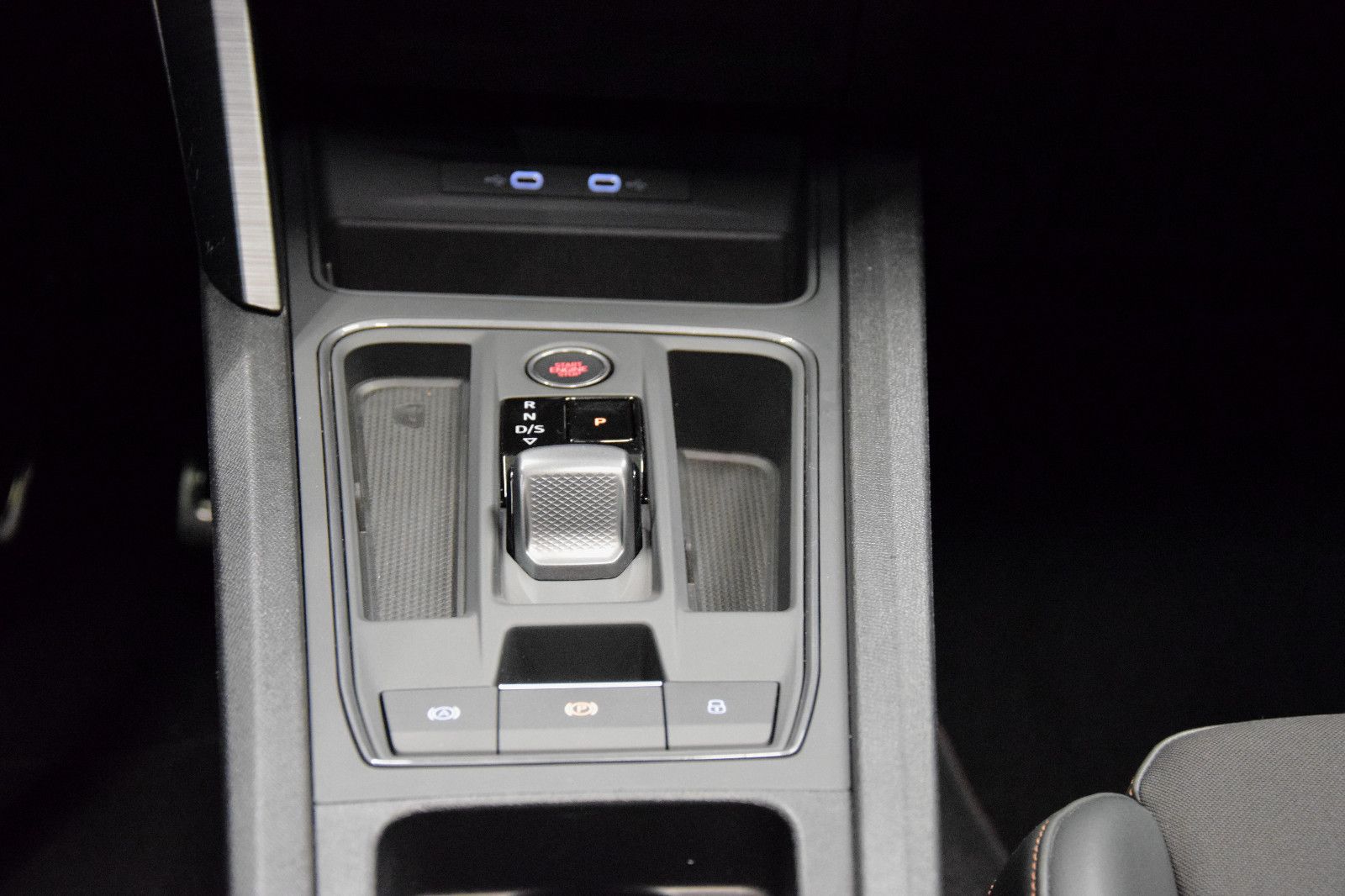 Fahrzeugabbildung CUPRA Leon VZ Pano ACC Schale Kamera 19"