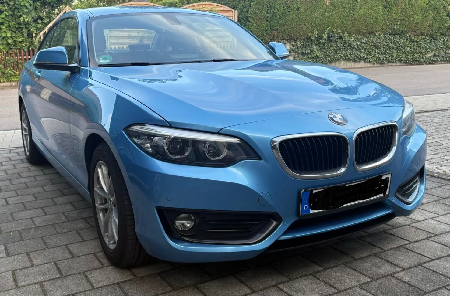 BMW 218d Coupé Advantage in Seaside Blue 