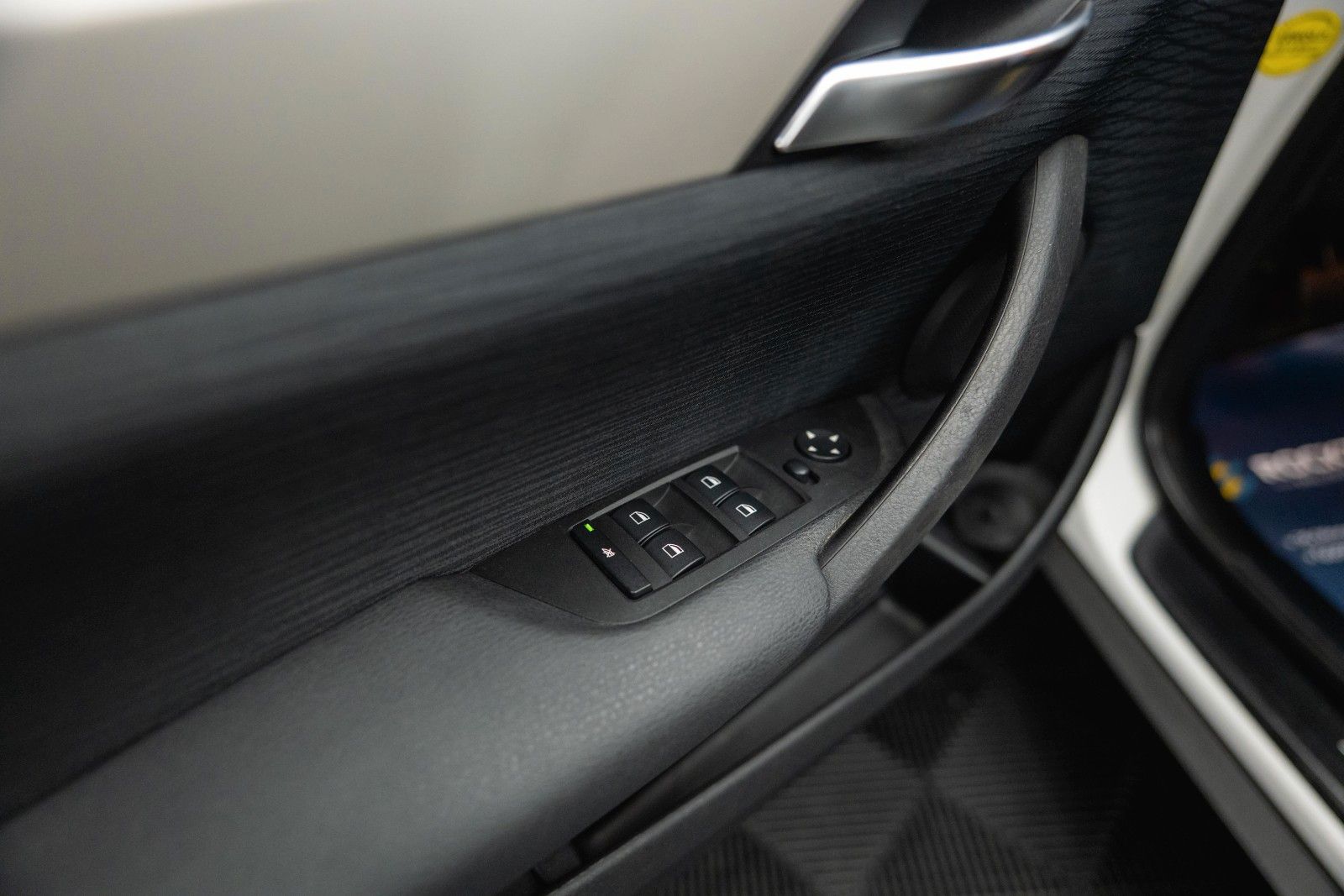 Fahrzeugabbildung BMW X1 xDrive20d Sport Line Autom. Bi-Xenon*Perlmutt