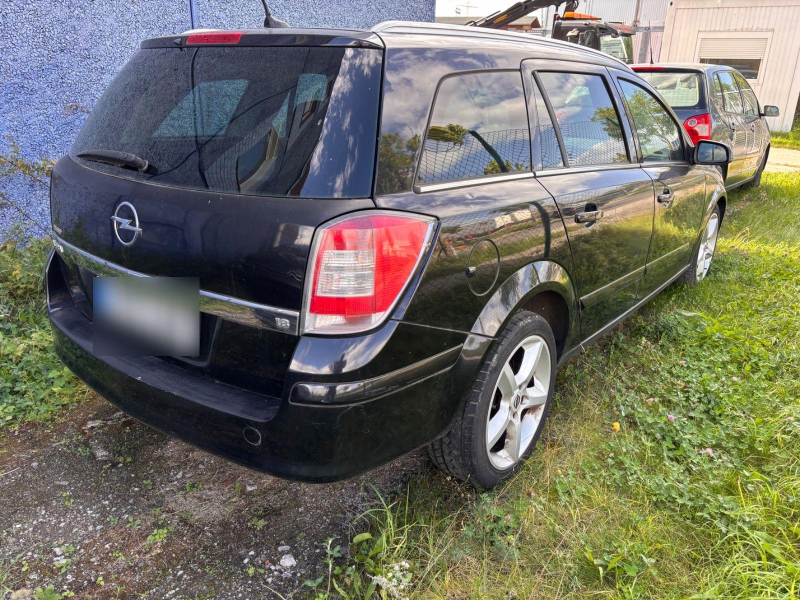 Opel Astra 2007 — салон