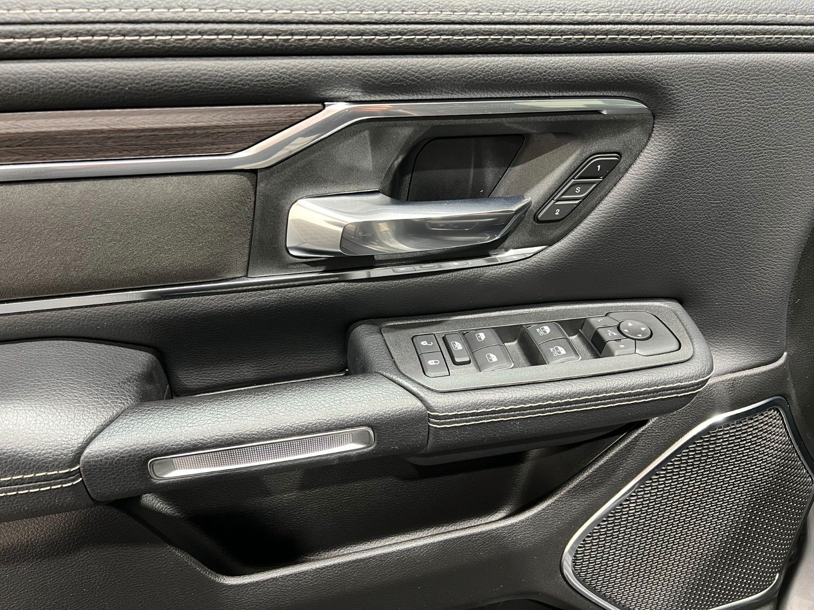 Fahrzeugabbildung Dodge RAM 1500 Laramie Sport 3.0L RTR Umbau