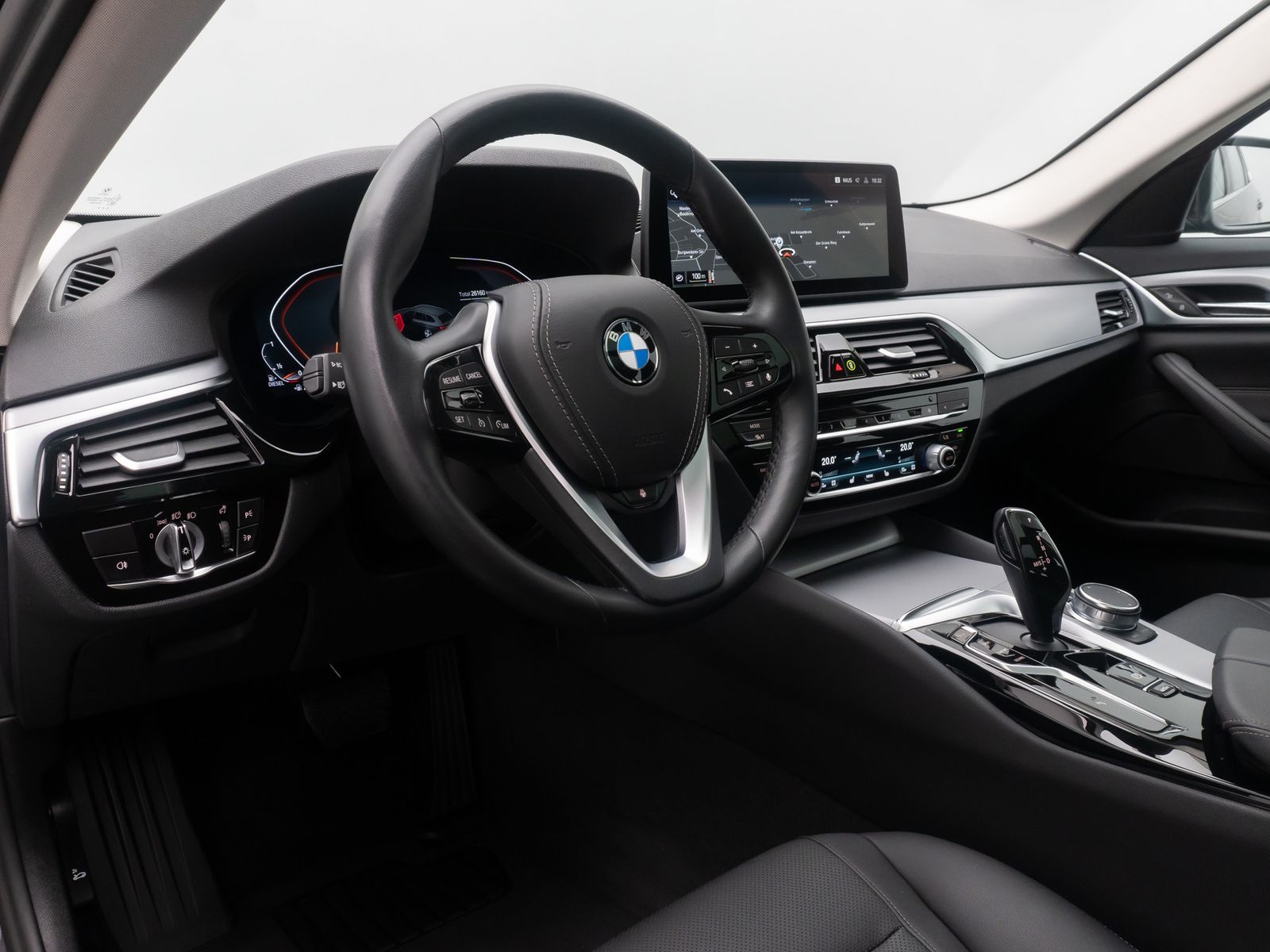 Fahrzeugabbildung BMW 520d DAB Kamera AHK Panorama HUD Leder Standheiz
