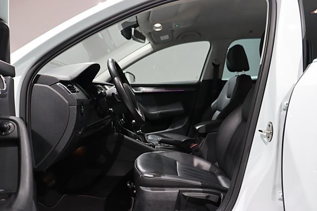 Octavia Combi 1.5 TSI Style ACC LEDER AHK NAVI L