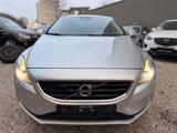 Volvo V40 Momentum/AUT./SHZ/PDC/XENON/ZR-SERVICE NEU* - Volvo V40 mit Diesel-Antrieb: Limousine