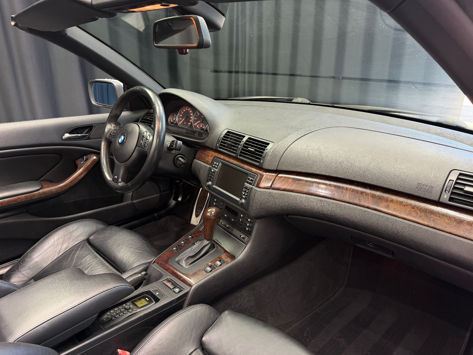 Fahrzeugabbildung BMW 330Ci|M-PAKET 2|HIFI|PDC|NAVI|LCI
