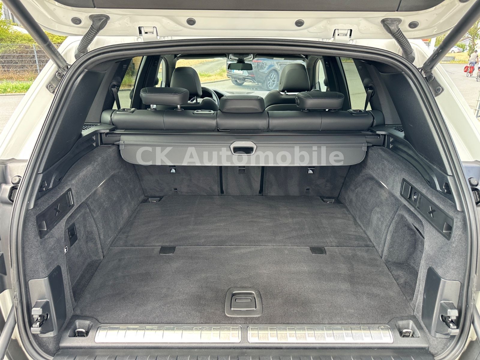 Fahrzeugabbildung BMW X5 xDrive45e M-Sport/Laser/Pano/Head-Up/360°/AHK
