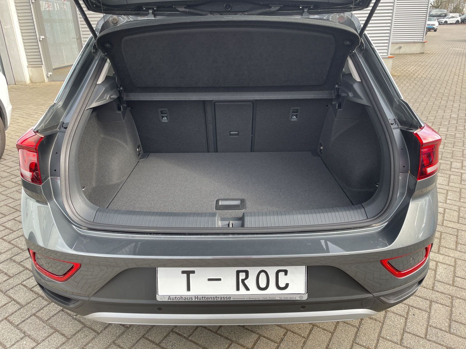 Fahrzeugabbildung Volkswagen T-Roc 2.0 TDI DSG Move NAVI AHK KAMERA