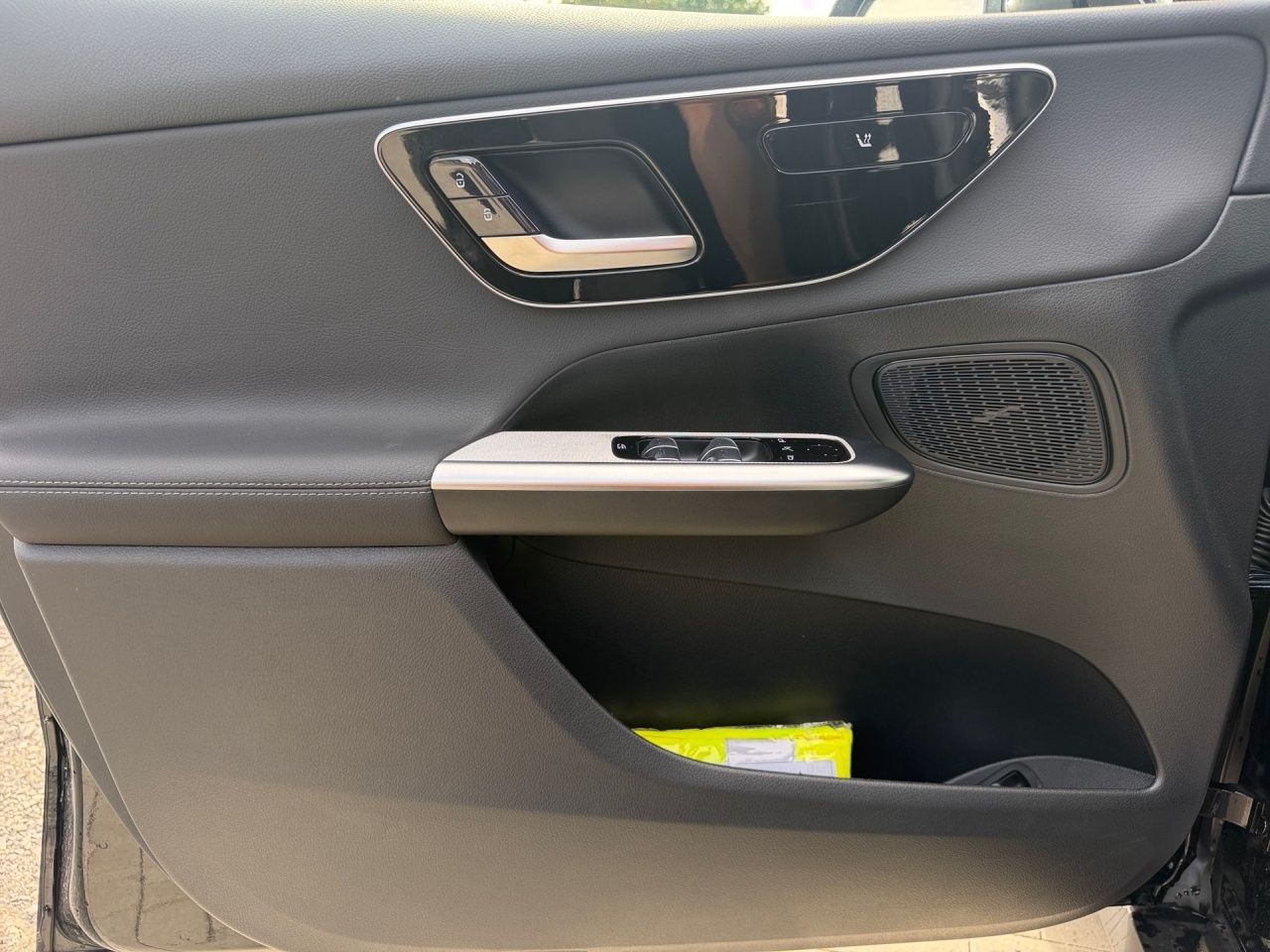 Fahrzeugabbildung Mercedes-Benz GLC 200 4M AVANTGARDE+AHK+AMBIENTE+LED+KAM+CARPL