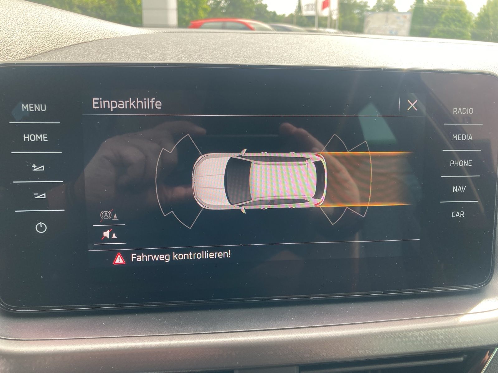 Fahrzeugabbildung SKODA Kamiq TSI Clever LED AHK Navi AID PDC SH