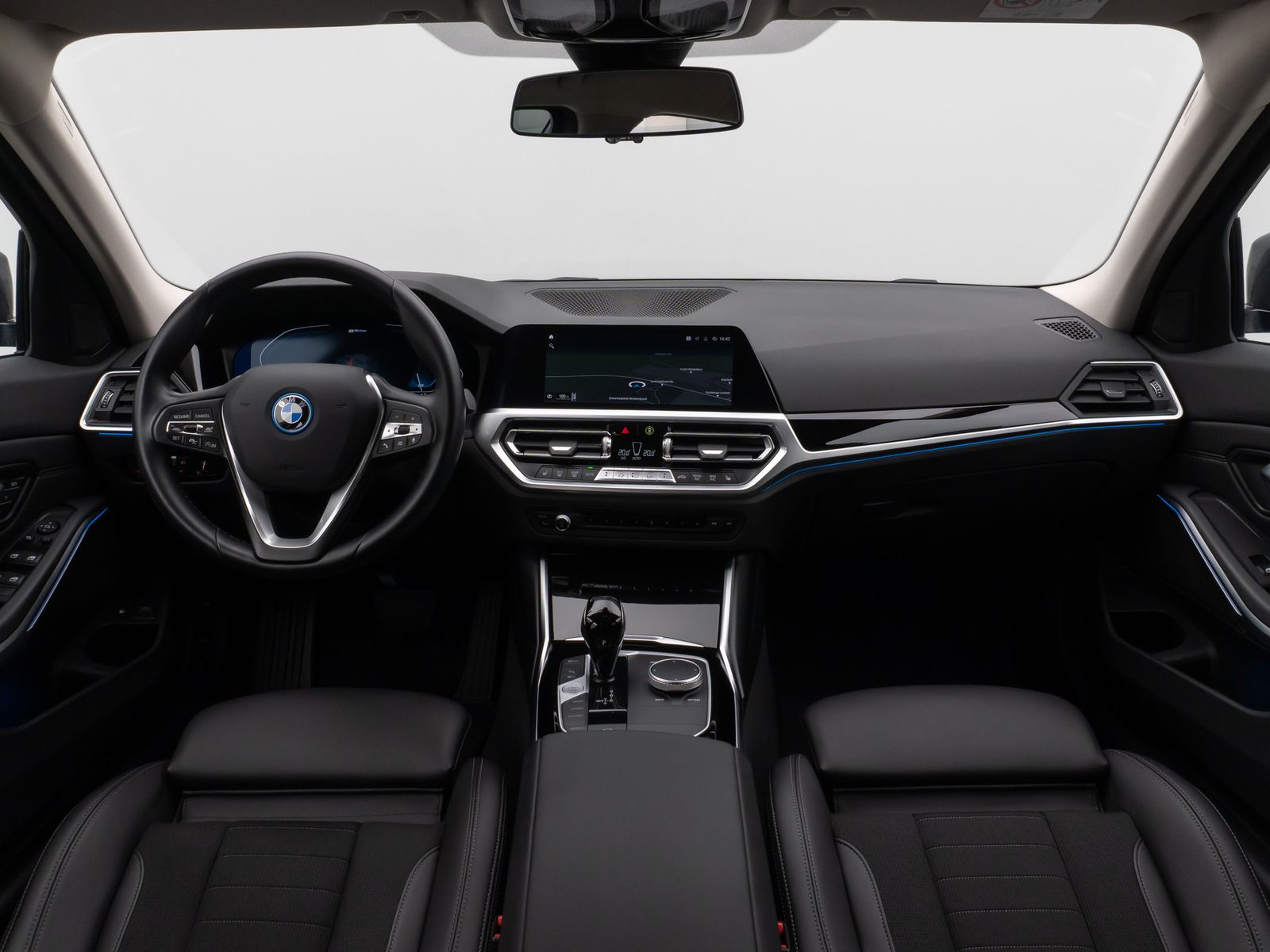 Fahrzeugabbildung BMW 330e SportLine Laser Kamera HUD DAB HiFi Komfort