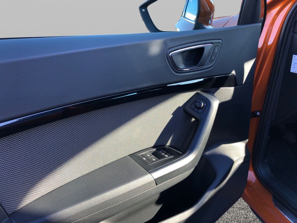 Fahrzeugabbildung SEAT Ateca 1.4 ECO TSI XCELLENCE Alcantara Pano AHZV