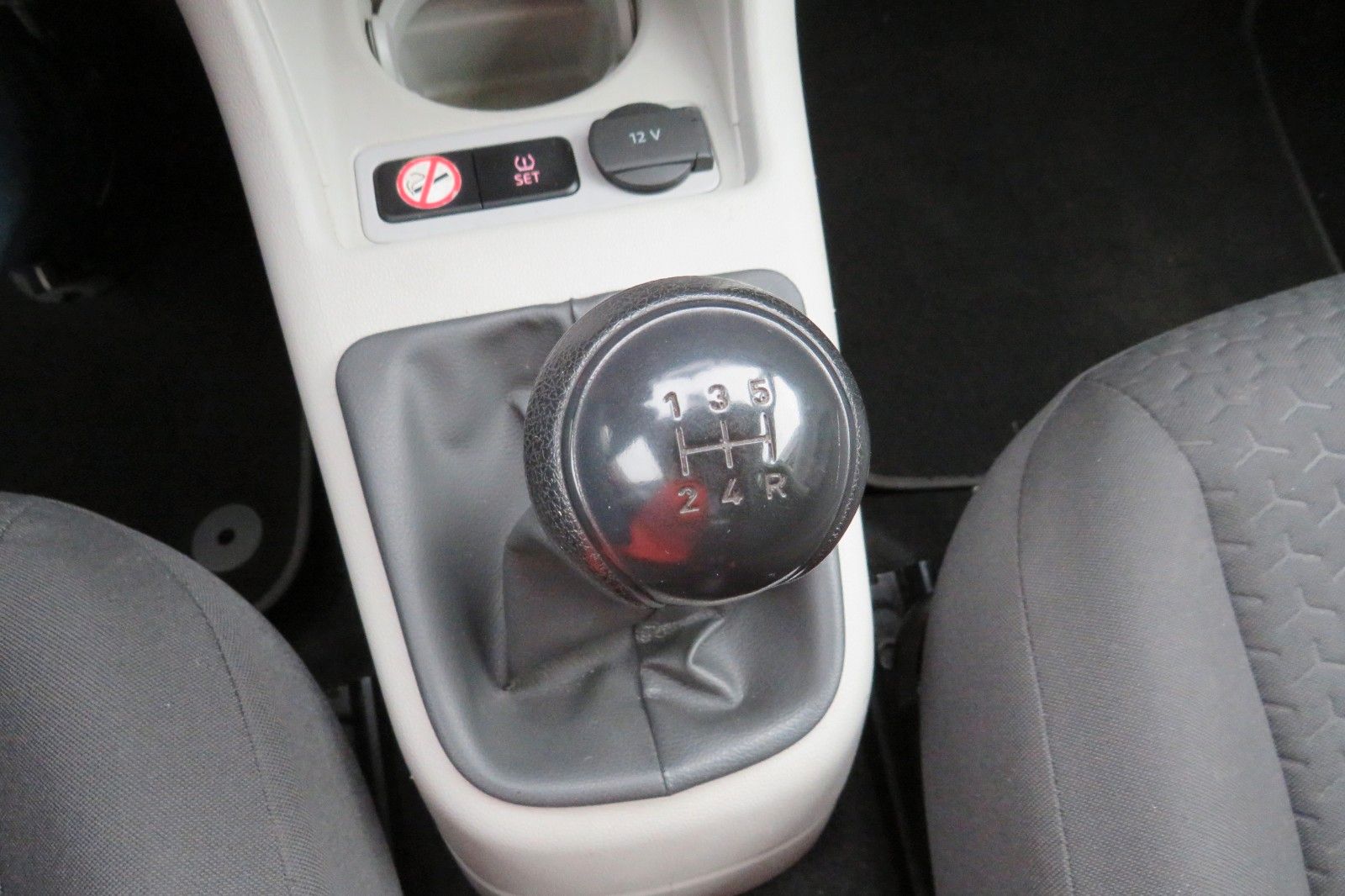 Fahrzeugabbildung SEAT Mii Style 4-TÜREN KLIMA ZV EFH TELVOR 1.HAND