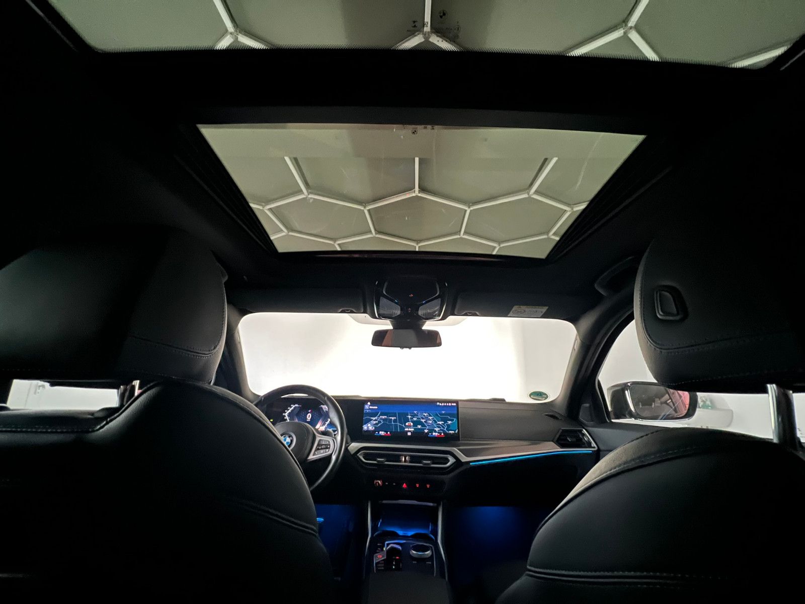 Fahrzeugabbildung BMW 330 i xDrive M SPORT PRO/LED/AHK/PANO/DRAVITGRAU