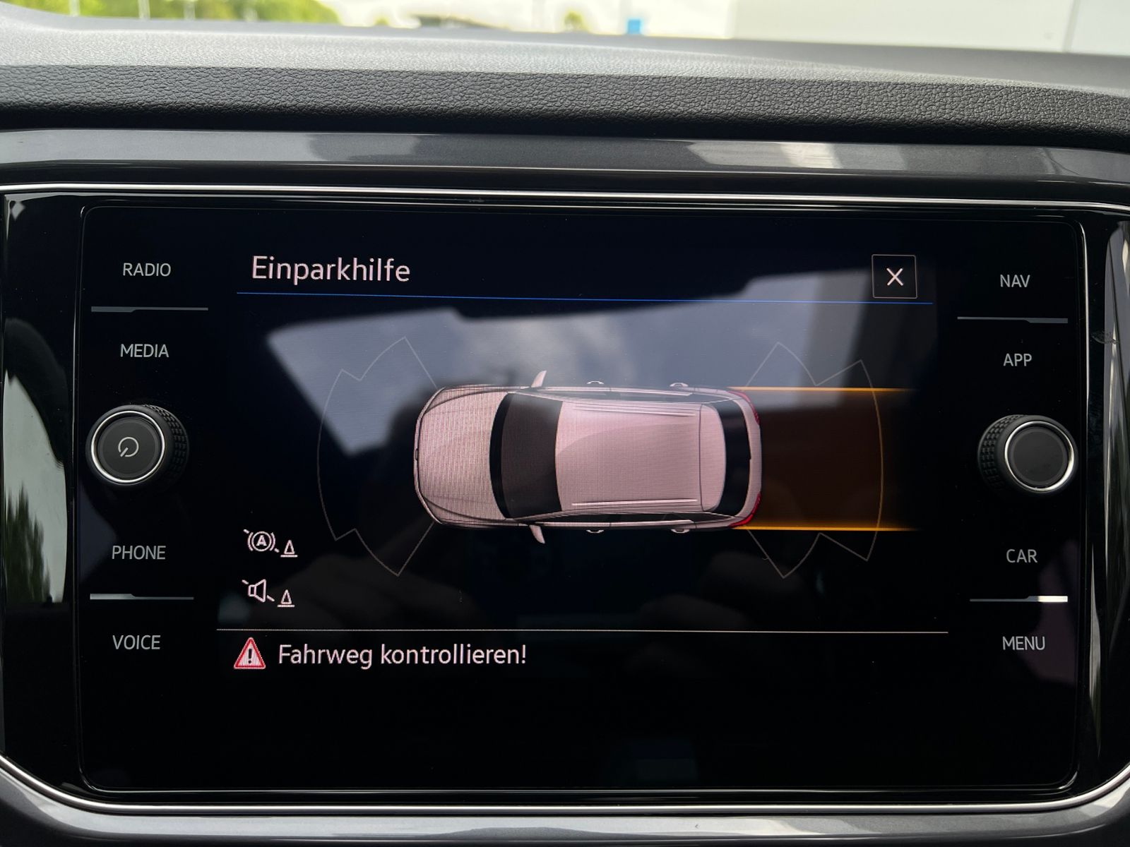 Fahrzeugabbildung Volkswagen T-Roc Sport 2.0 TDI DSG 4Motion R-Line *Beats,Pa