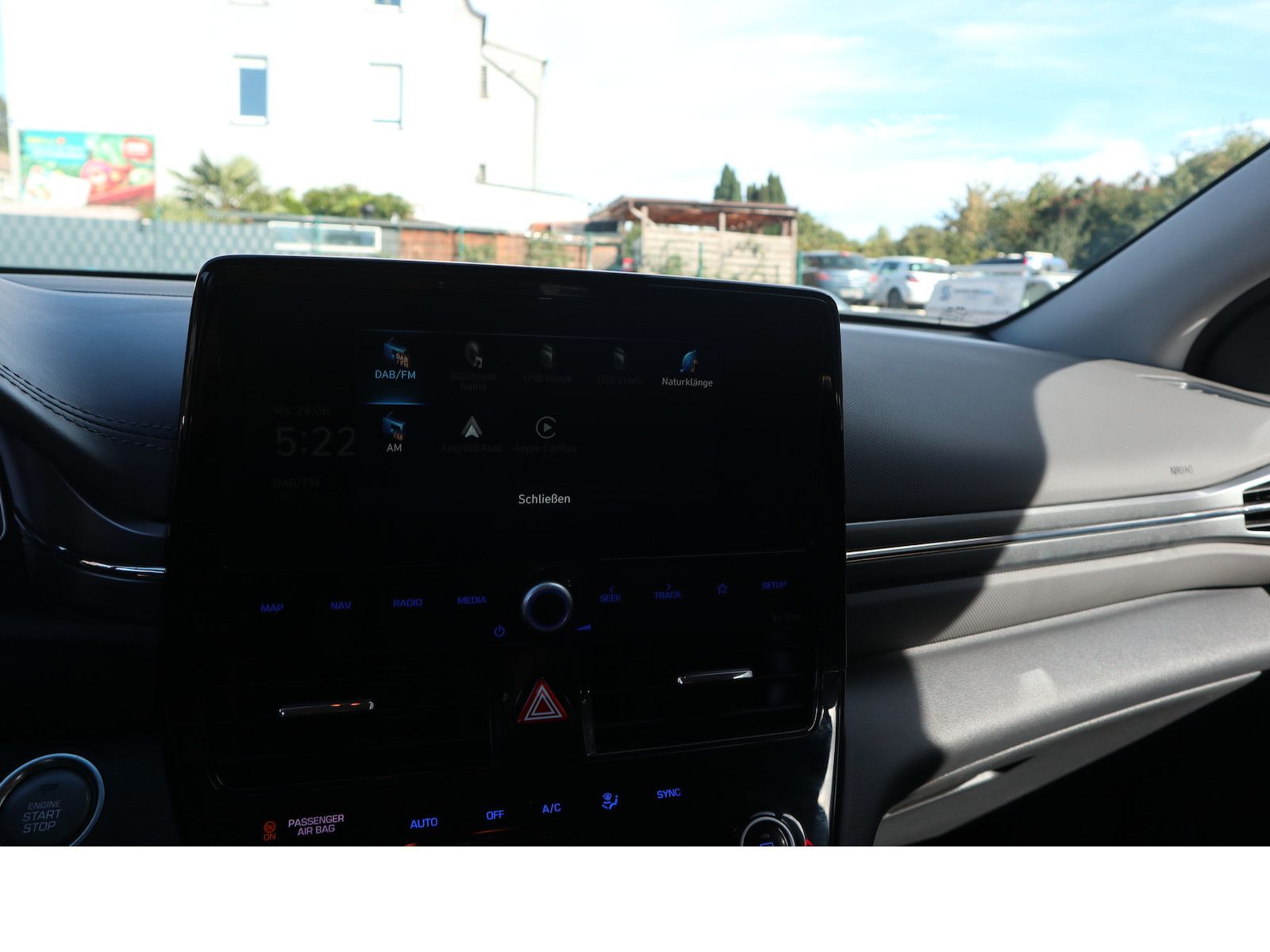 Fahrzeugabbildung Hyundai IONIQ Premium Hybrid Navi Scheckheftgepflegt