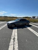 Mercedes-Benz E 220 d 4MATIC Autom. - - Mercedes-Benz E 220: 4matic