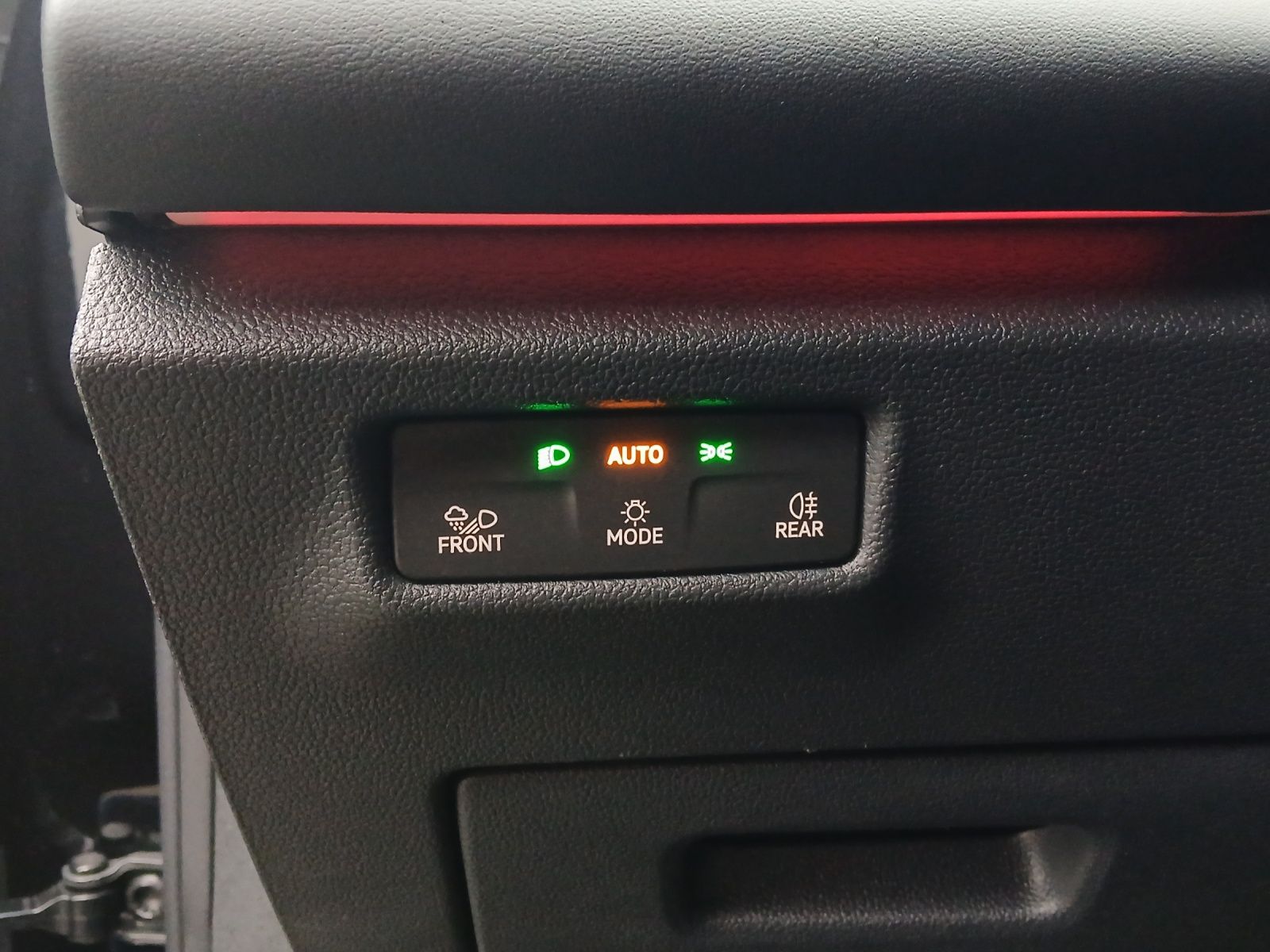 Fahrzeugabbildung Volkswagen Tiguan eTSI Elegance DSG Matrix AHK Navi AID ACC