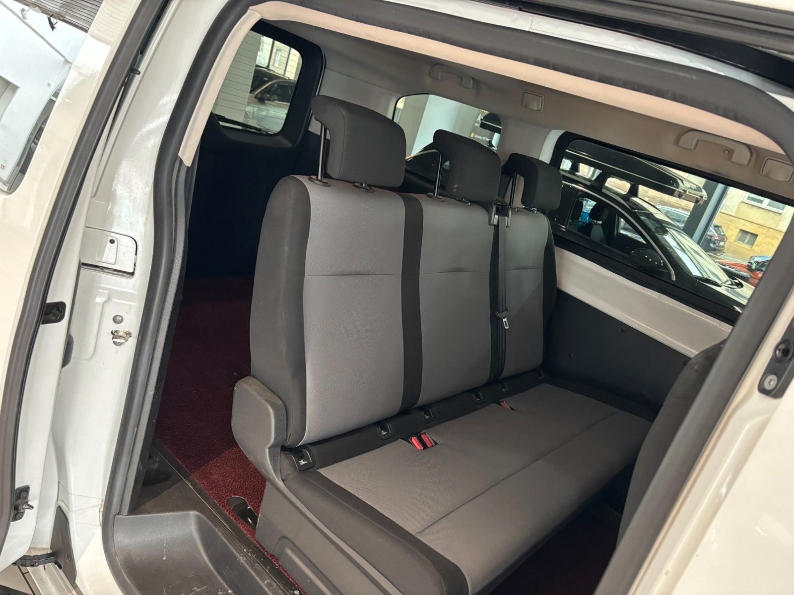 Fahrzeugabbildung Opel Vivaro Kombi M 1.5D 6-SITZER/AHK/PDC/SOLARPROTEC