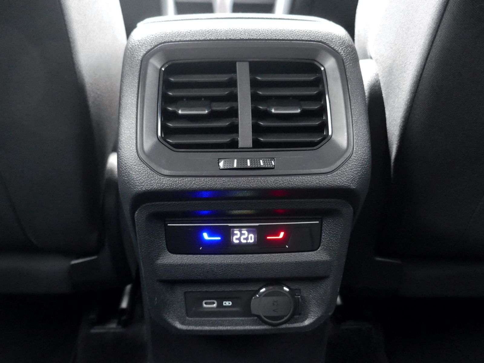 Fahrzeugabbildung Volkswagen Tiguan Allspace Life 2.0 TDI | LED AHK ACC