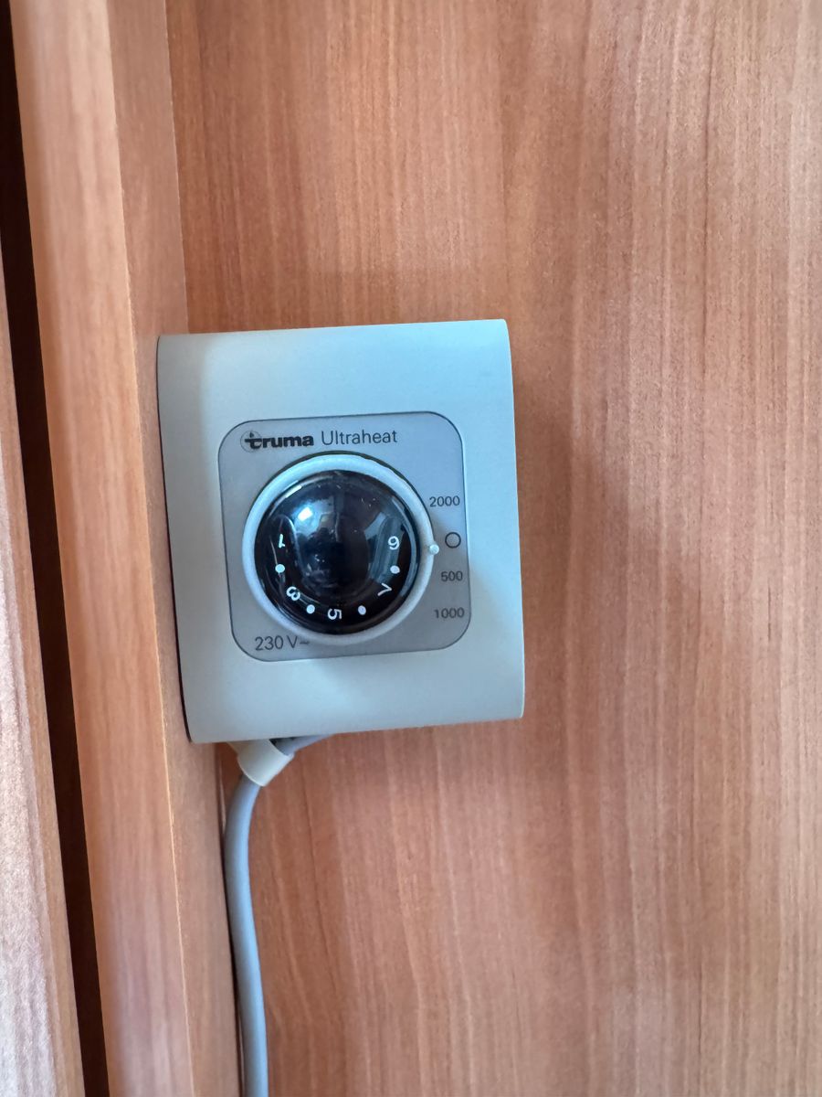 Fahrzeugabbildung Hobby 545 KMF DE LUXE SAT TV MOVER RUNDSITZGRUPPE