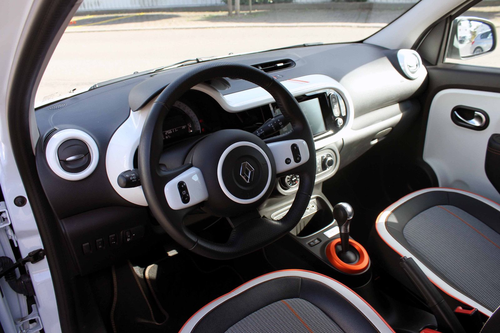 Fahrzeugabbildung Renault Twingo Vibes Electric 21kWh KAM PDC SHZ KLIMA BT