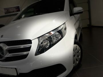 Mercedes V 220 - 6