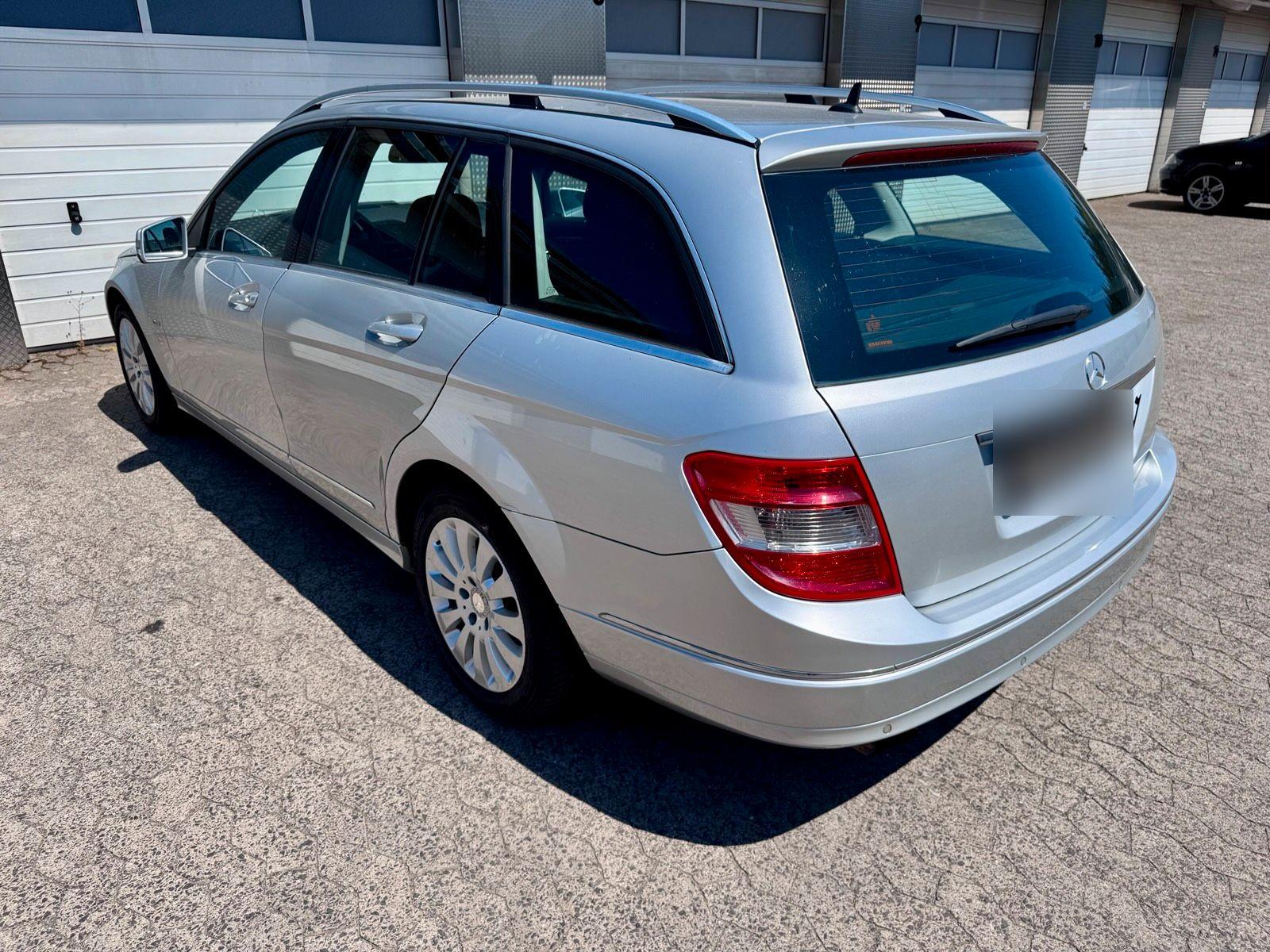 Mercedes-Benz C180 2010 — photo 7