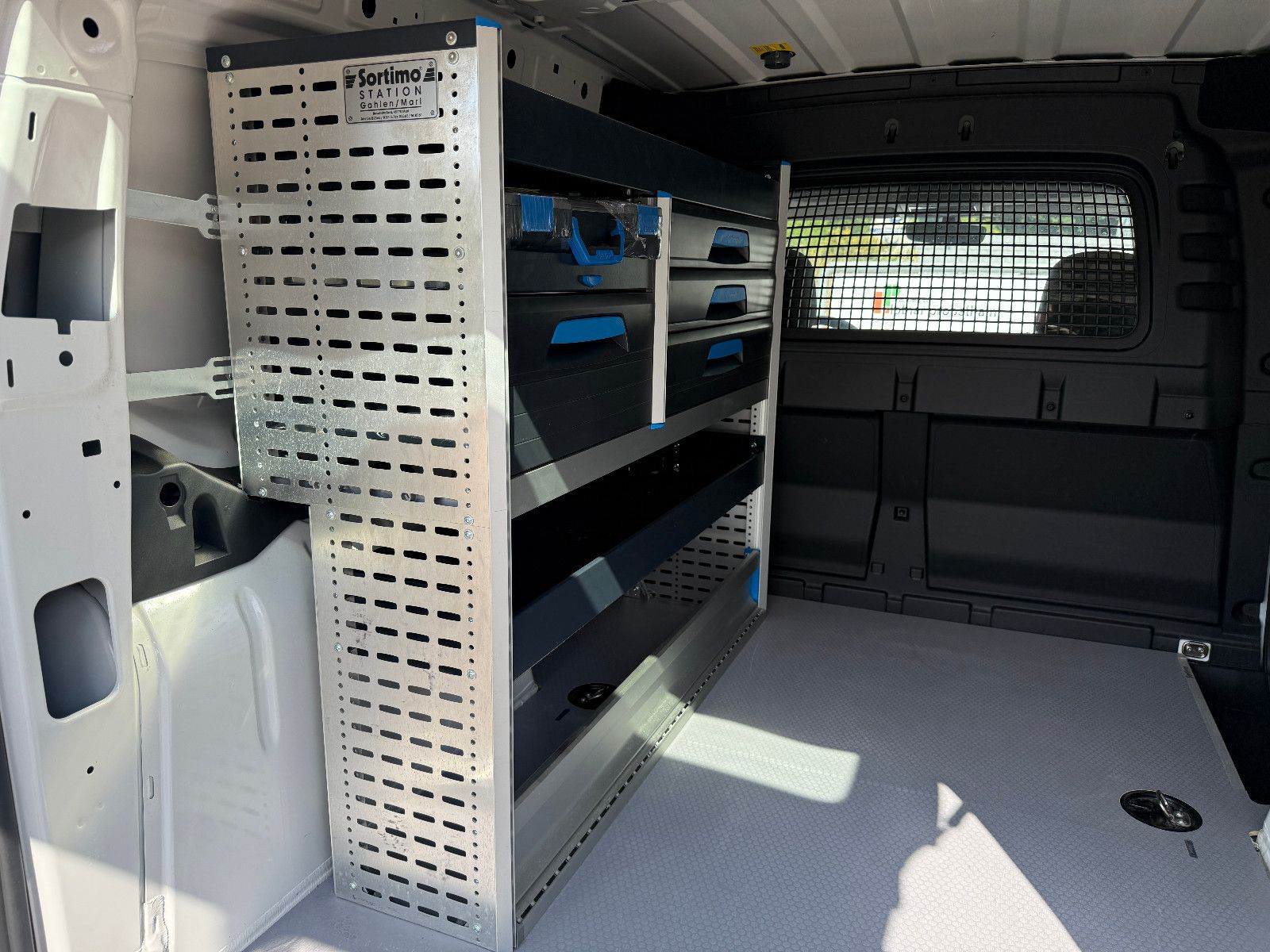 Volkswagen Caddy Cargo + 1. Hand + Sortimo + Navi + imagem 2