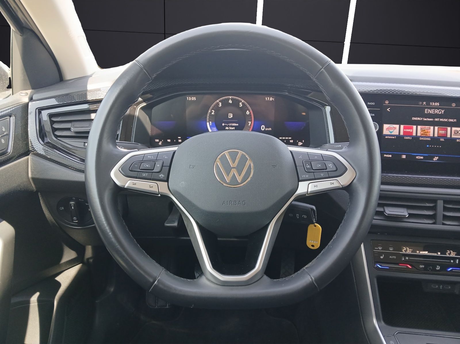Fahrzeugabbildung Volkswagen Taigo TSI Life 1,99% LED AHK AID PDC SH LM
