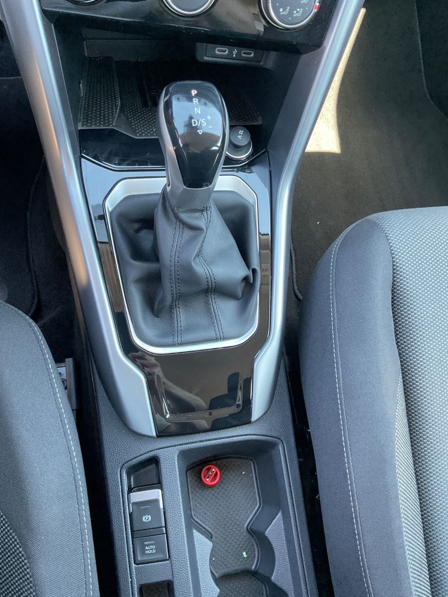 Fahrzeugabbildung Volkswagen T-Roc 1.5 TSI DSG Life,LED,AHK,Navi