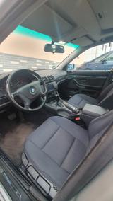 BMW 520i A touring - - BMW 520 aus 2002: Kombi