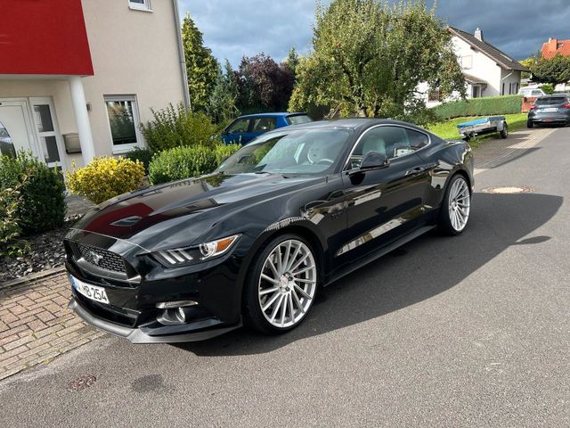 Ford Mustang 5.0 V8 top gepflegt