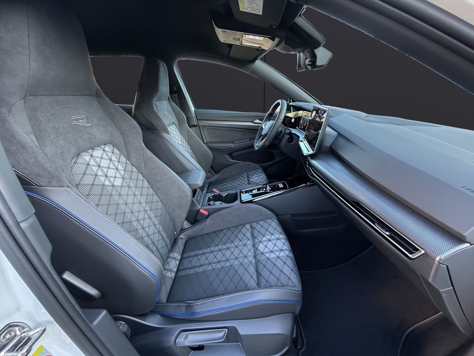 Fahrzeugabbildung Volkswagen Golf VIII Variant R-Line eTSI DSG LED+ ACC AHK S